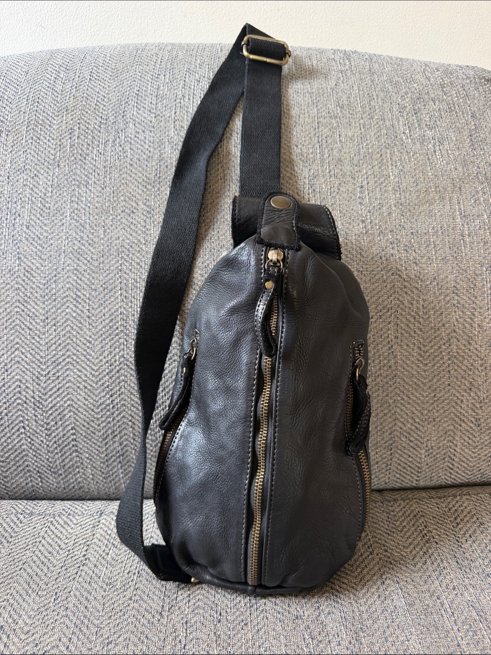 Lusher Men’s Black Italian Leather Sling Bag